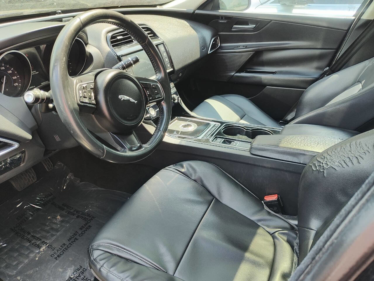 Used 2017 Jaguar XE Premium image 21