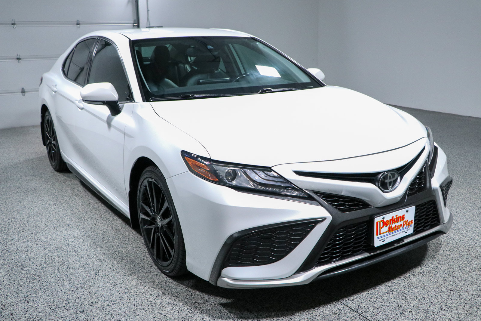 Used 2023 Toyota Camry XSE FWD image 5