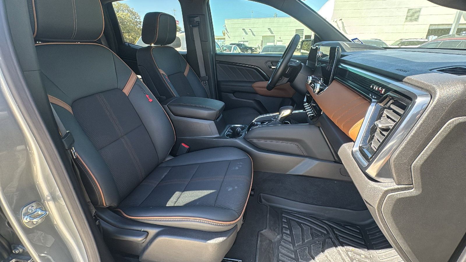 Used 2025 GMC Canyon AT4 image 31