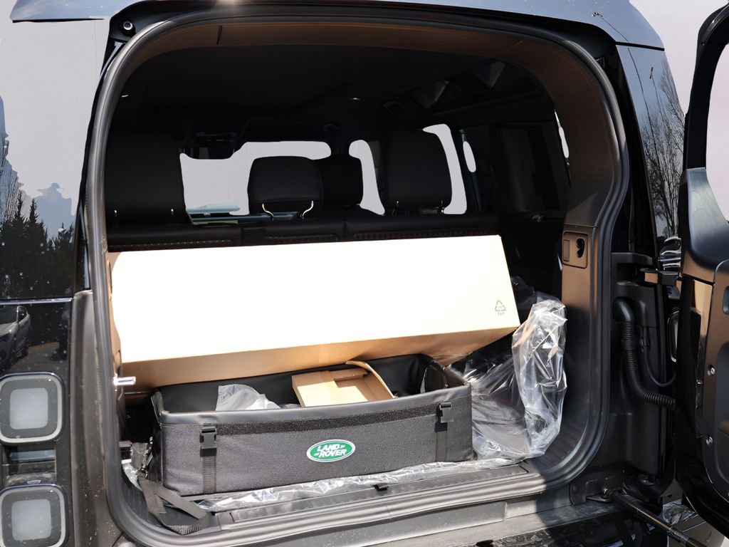 New 2026 Land Rover Defender 110 X-Dynamic SE image 15