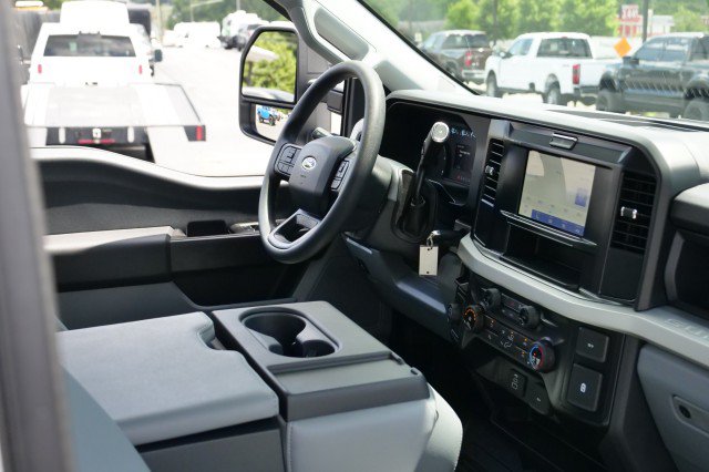 Used 2025 Ford F250 XL RWD image 34