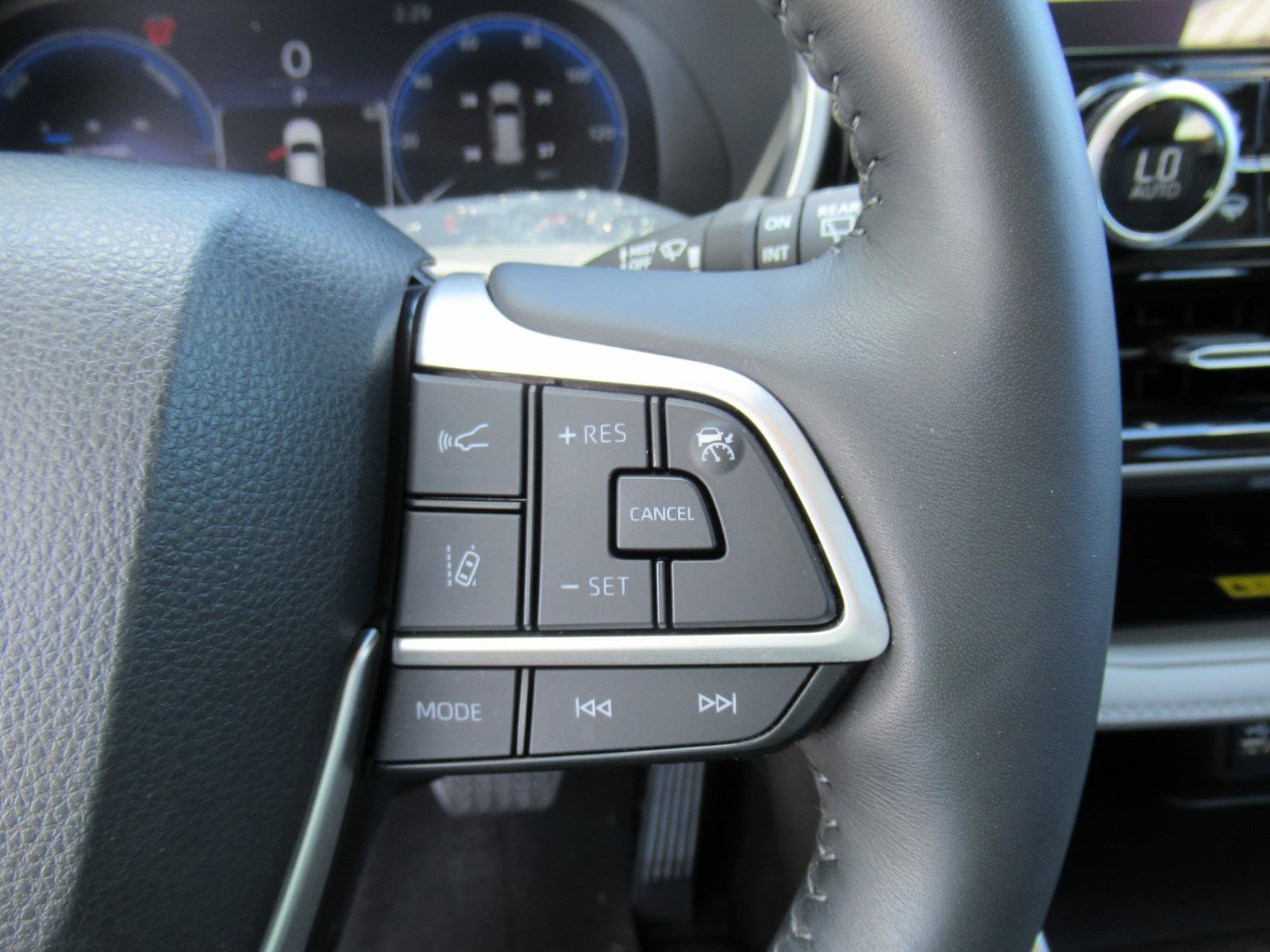 Used 2023 Toyota Highlander Limited FWD image 26