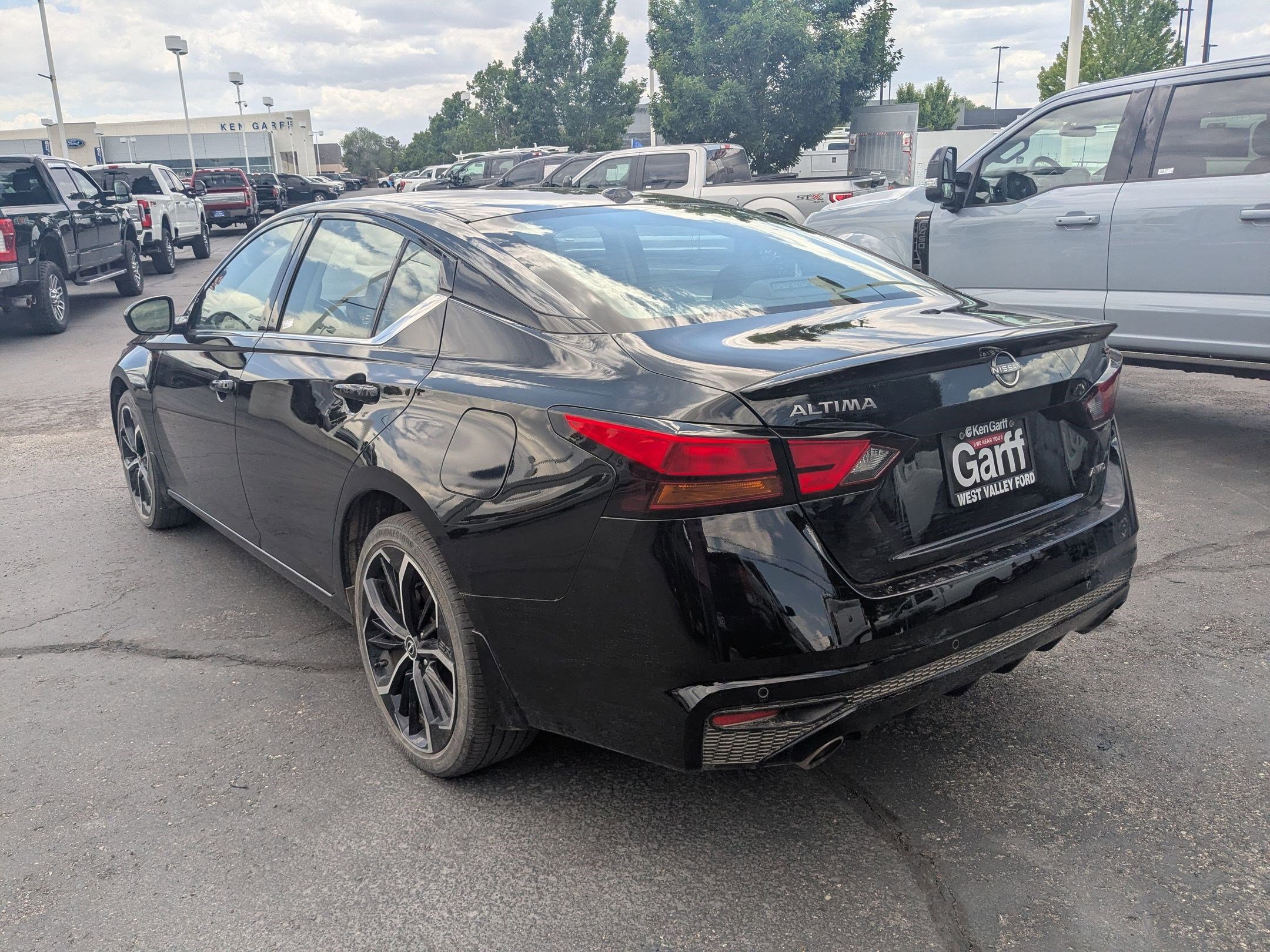 Used 2024 Nissan Altima 2.5 SR AWD/4WD image 10