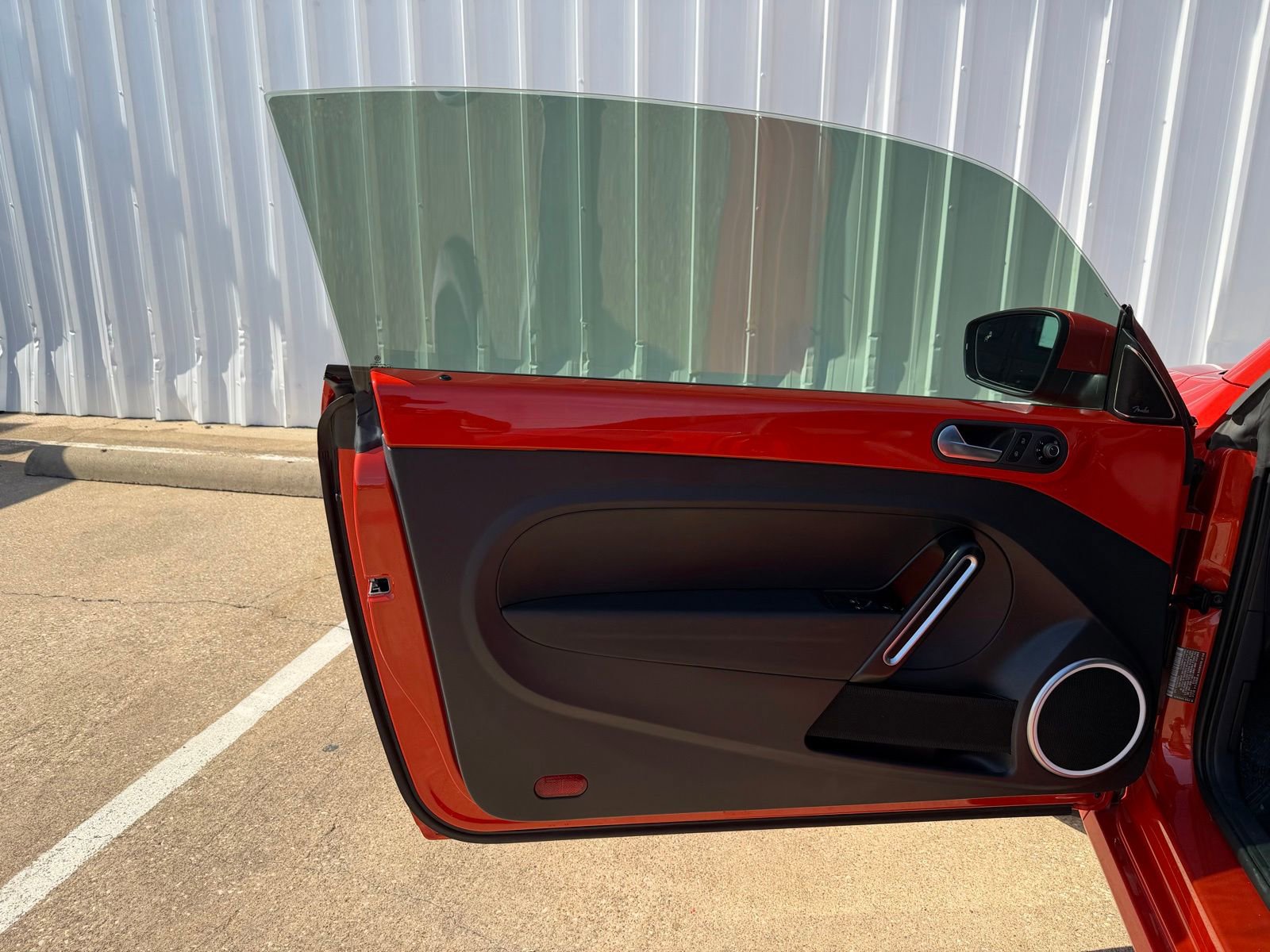 Used 2019 Volkswagen Beetle 2.0T SE w/ SE Premium Package FWD image 19