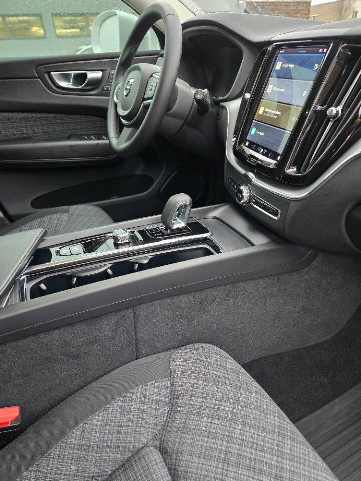 Used 2023 Volvo XC60 B5 Core image 37