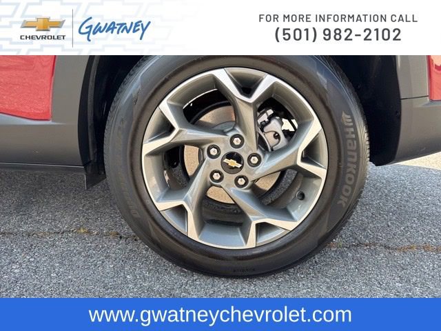 Used 2025 Chevrolet Trax LT w/ LT Convenience Package image 12