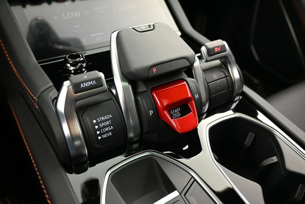 Used 2025 Lamborghini Urus SE AWD/4WD image 22