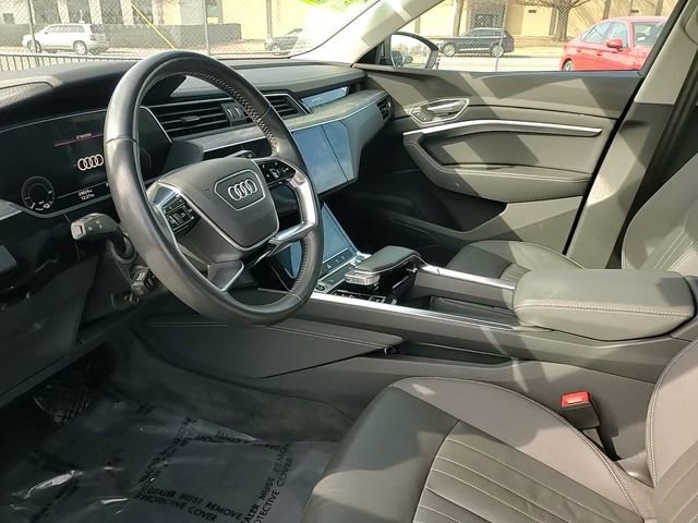 Used 2021 Audi e-tron Premium w/ Convenience Plus Package image 11