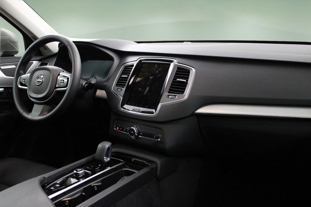 Certified 2025 Volvo XC90 B5 Core image 16