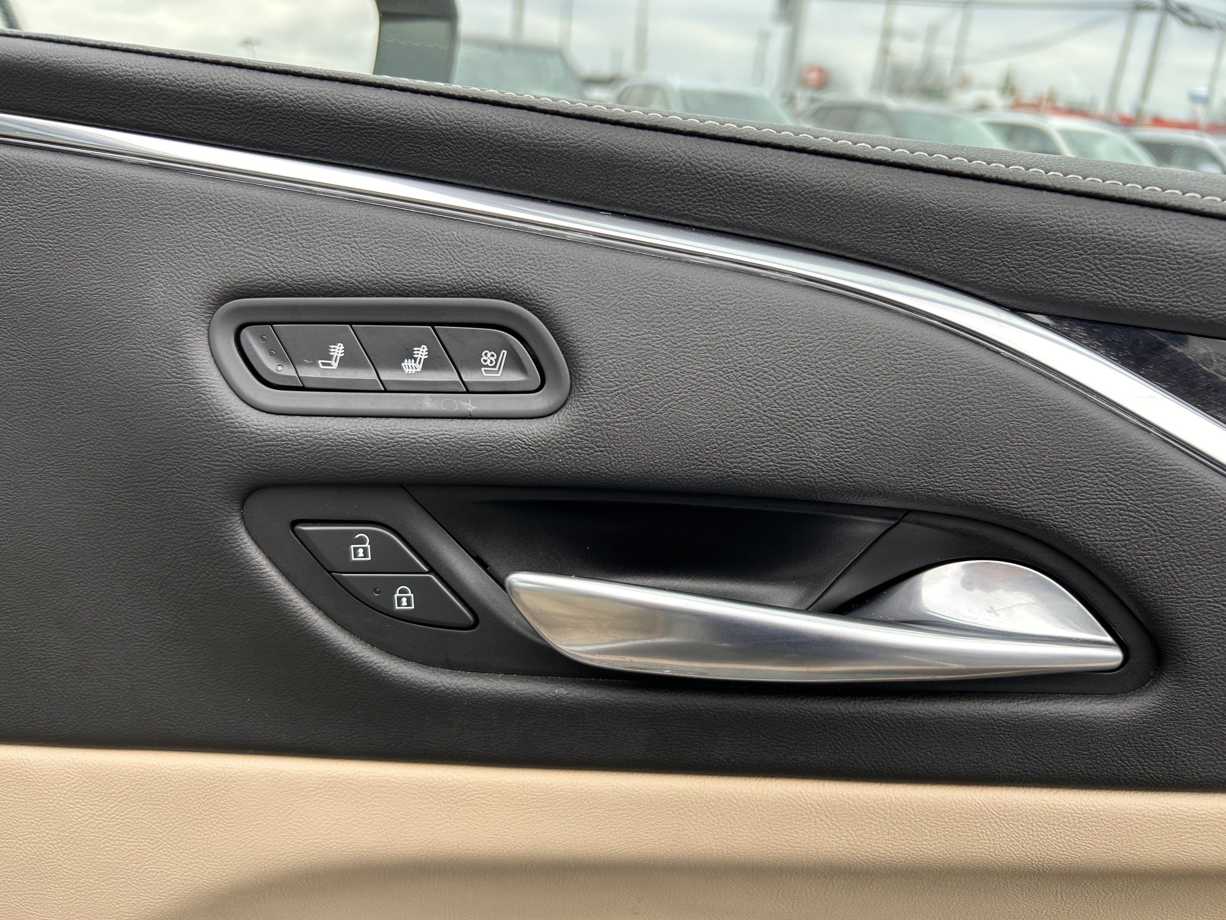 Used 2021 Cadillac Escalade Premium Luxury image 32