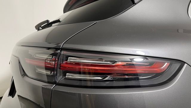 Used 2023 Porsche Cayenne w/ Premium Package image 15