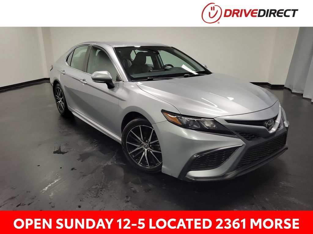 Used 2022 Toyota Camry SE FWD image 1