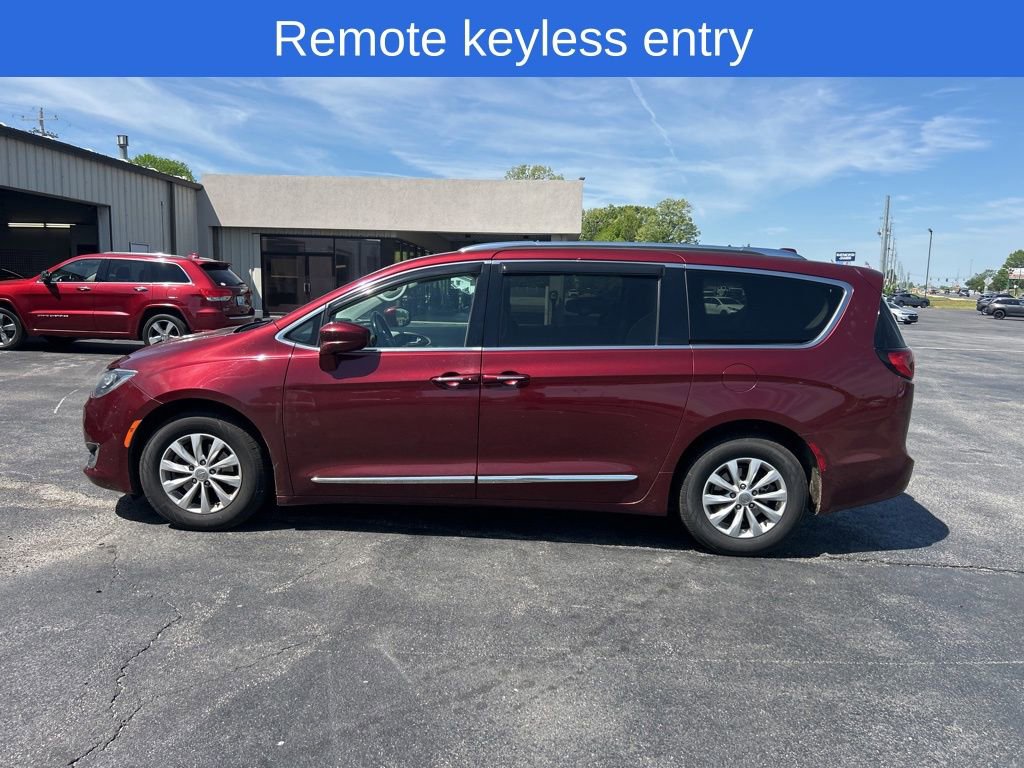 Used 2019 Chrysler Pacifica Touring-L image 6