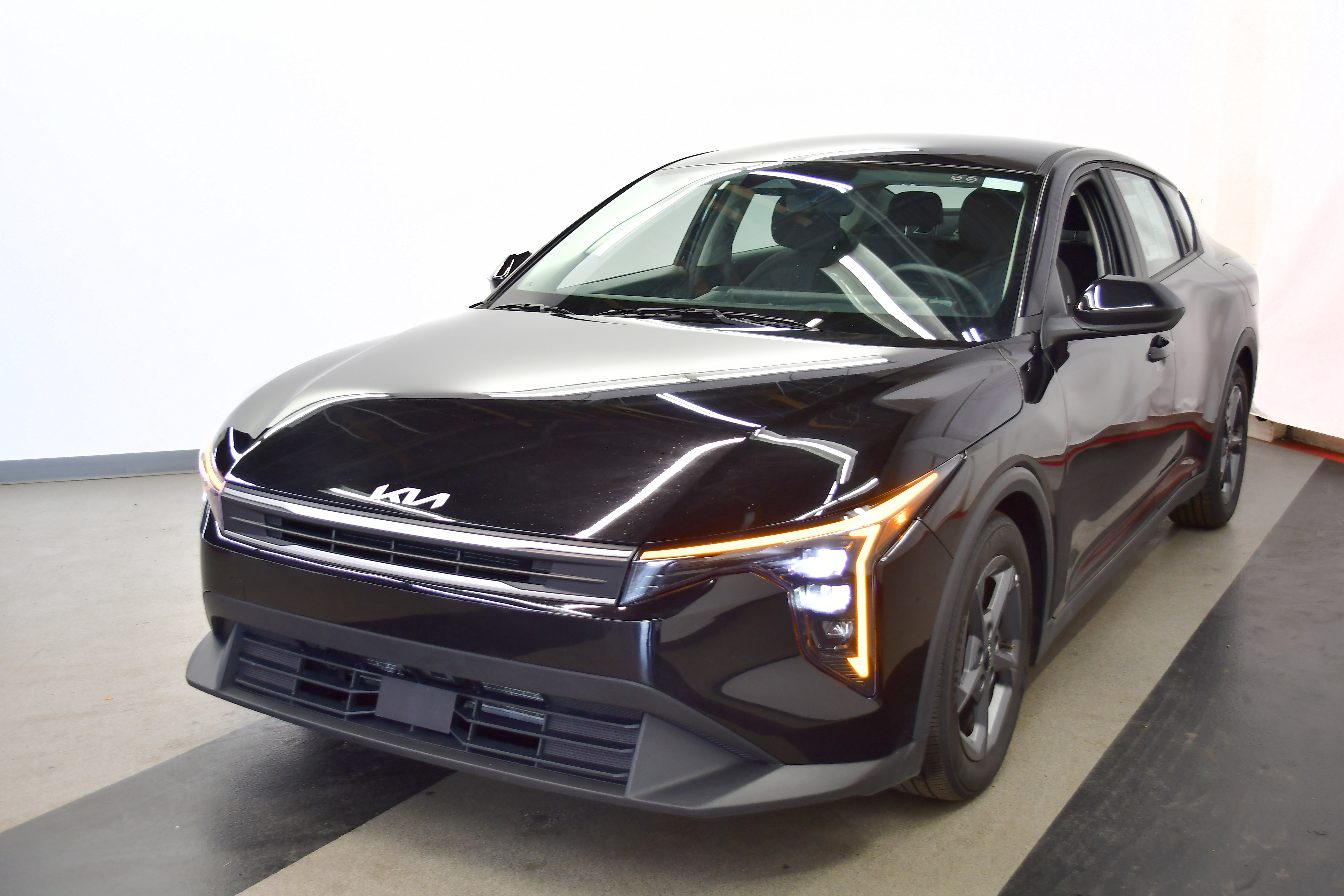 Used 2025 Kia K4 FWD image 4
