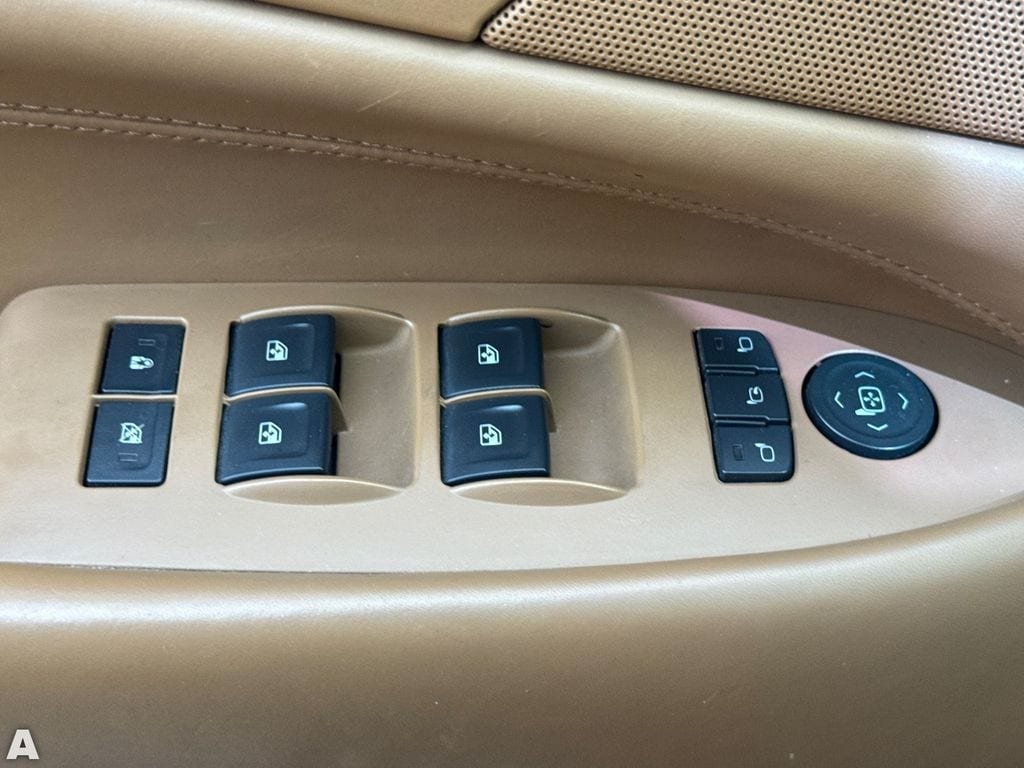 Used 2017 Cadillac Escalade Platinum AWD/4WD image 15