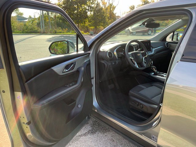 New 2025 Chevrolet Blazer LT w/ Convenience Package AWD/4WD image 15