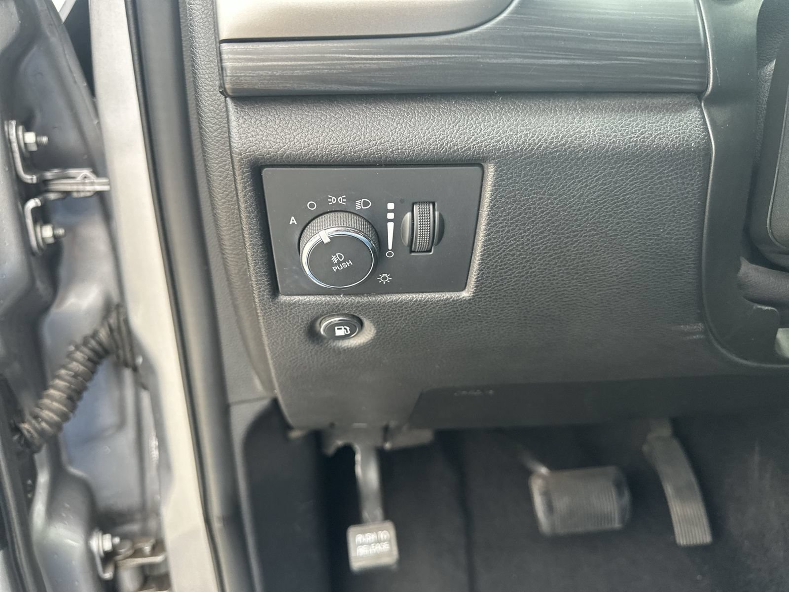 Used 2021 Jeep Grand Cherokee Laredo RWD image 17
