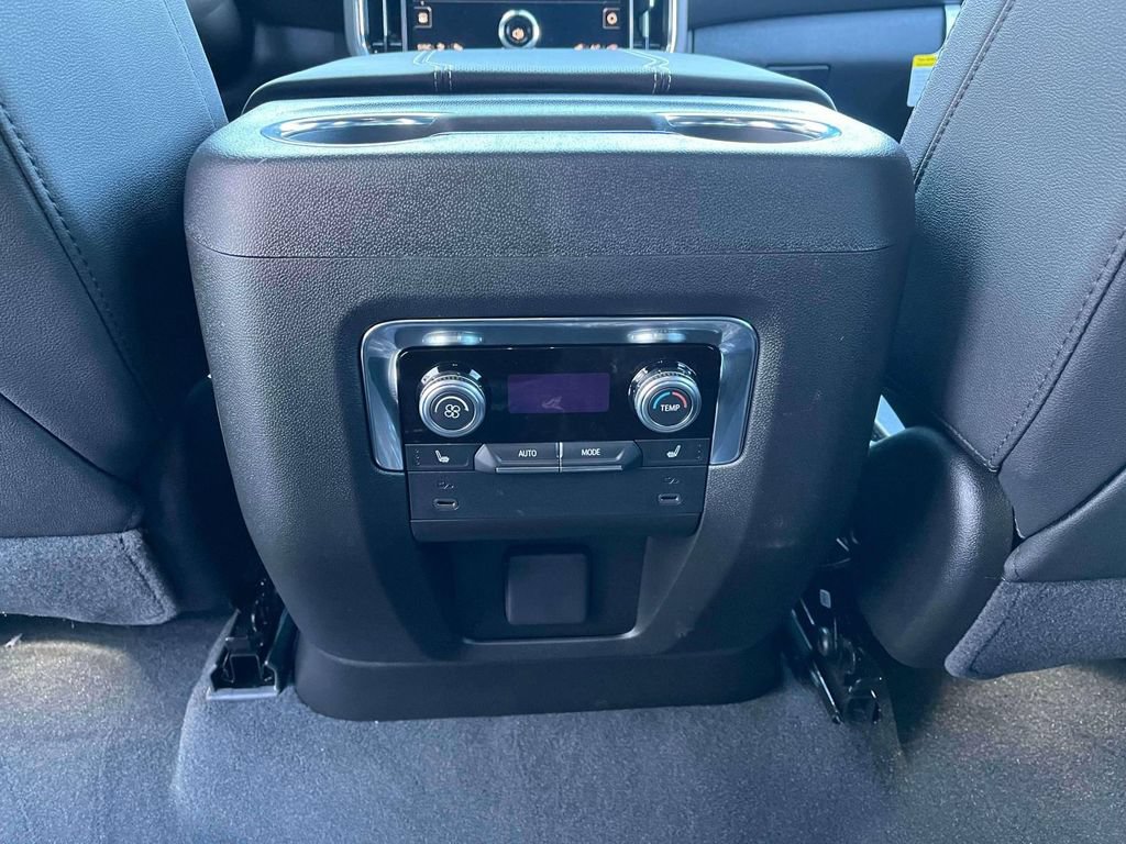 New 2026 GMC Yukon XL Elevation AWD/4WD image 14