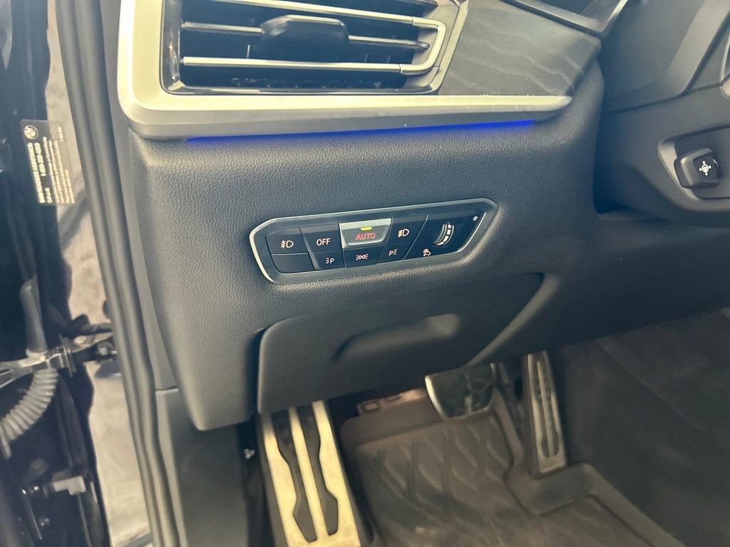 Used 2022 BMW X7 xDrive40i w/ M Sport Package AWD/4WD image 61