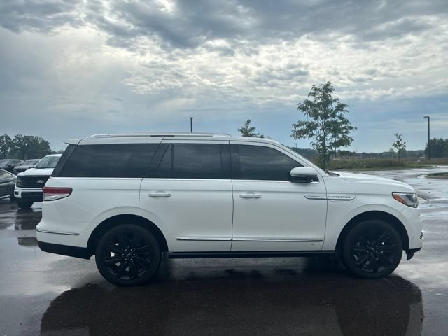 Used 2024 Lincoln Navigator Reserve AWD/4WD image 7