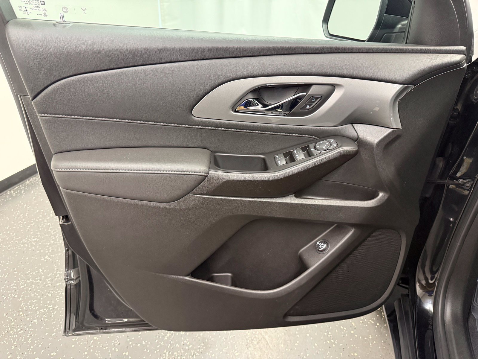 Used 2023 Chevrolet Traverse LT w/ LPO, Floor Liner Package AWD/4WD image 9