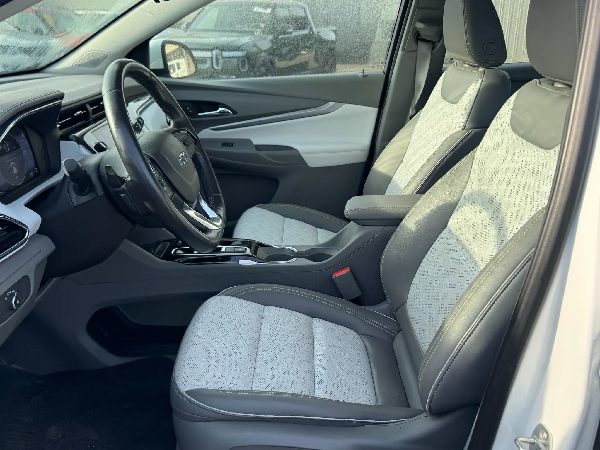 Used 2022 Chevrolet Bolt EUV Premier w/ Sun & Sound Package image 9