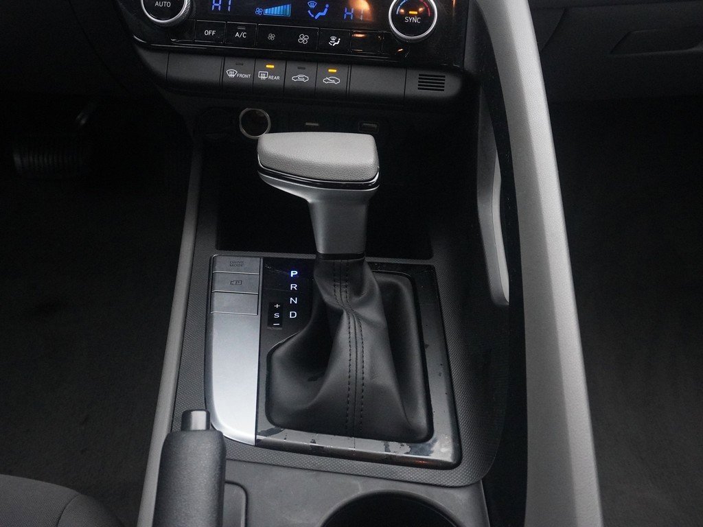 Used 2023 Hyundai Elantra SEL image 40