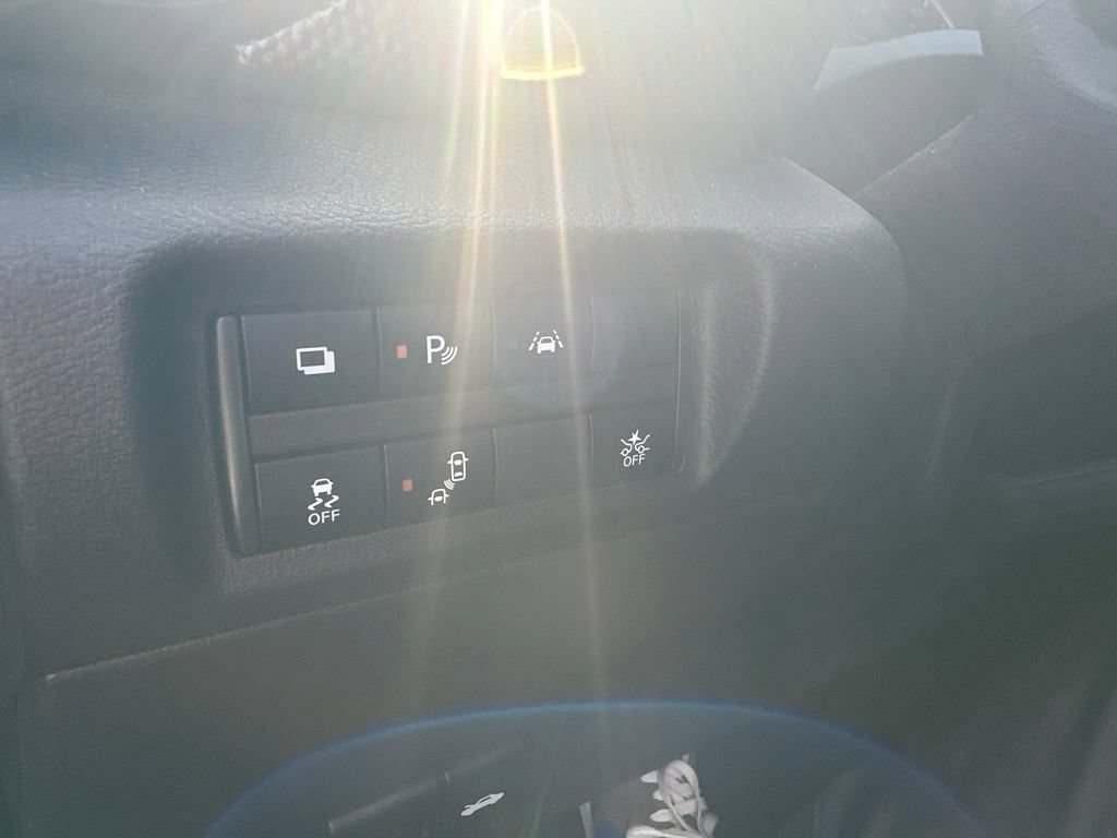 Used 2020 Nissan Kicks S FWD image 14