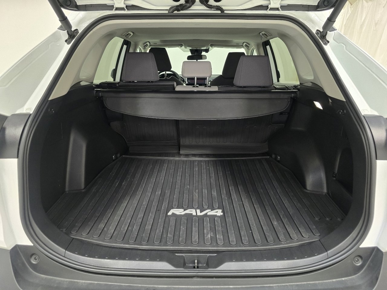 Certified 2025 Toyota RAV4 XLE w/ Convenience Package image 21