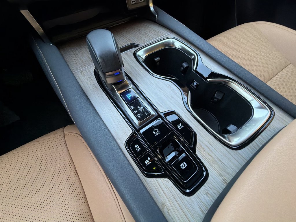 Used 2024 Lexus RX 350h w/ Accessory Package (Z1) AWD/4WD image 25