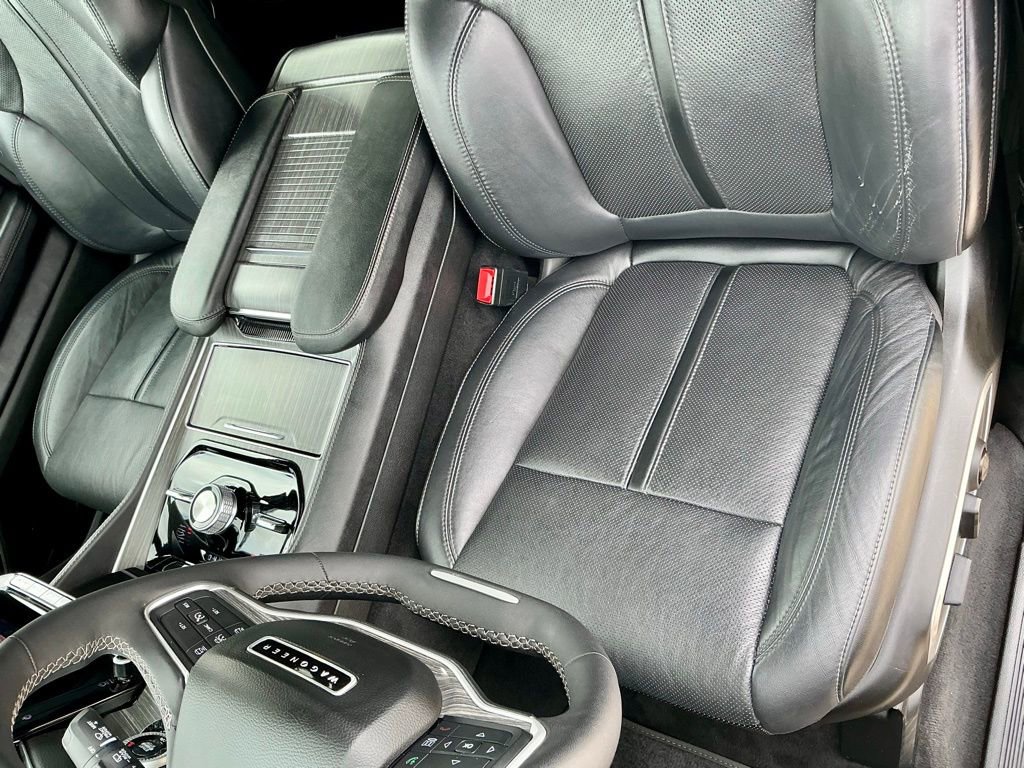 Used 2024 Jeep Wagoneer Series III AWD/4WD image 39