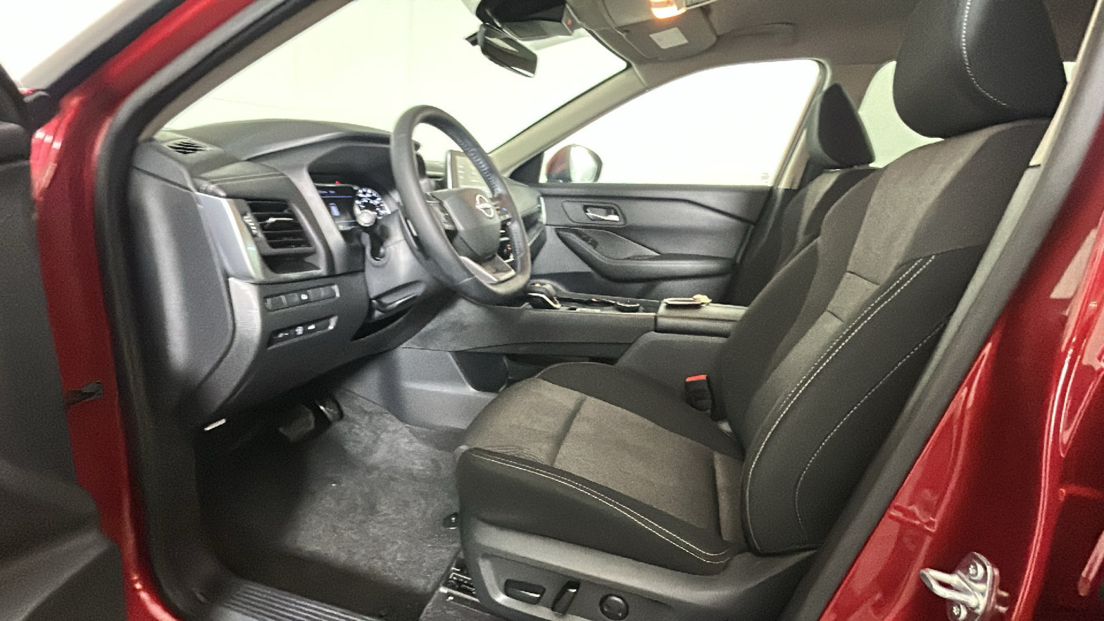 Certified 2026 Nissan Rogue SV AWD/4WD image 14