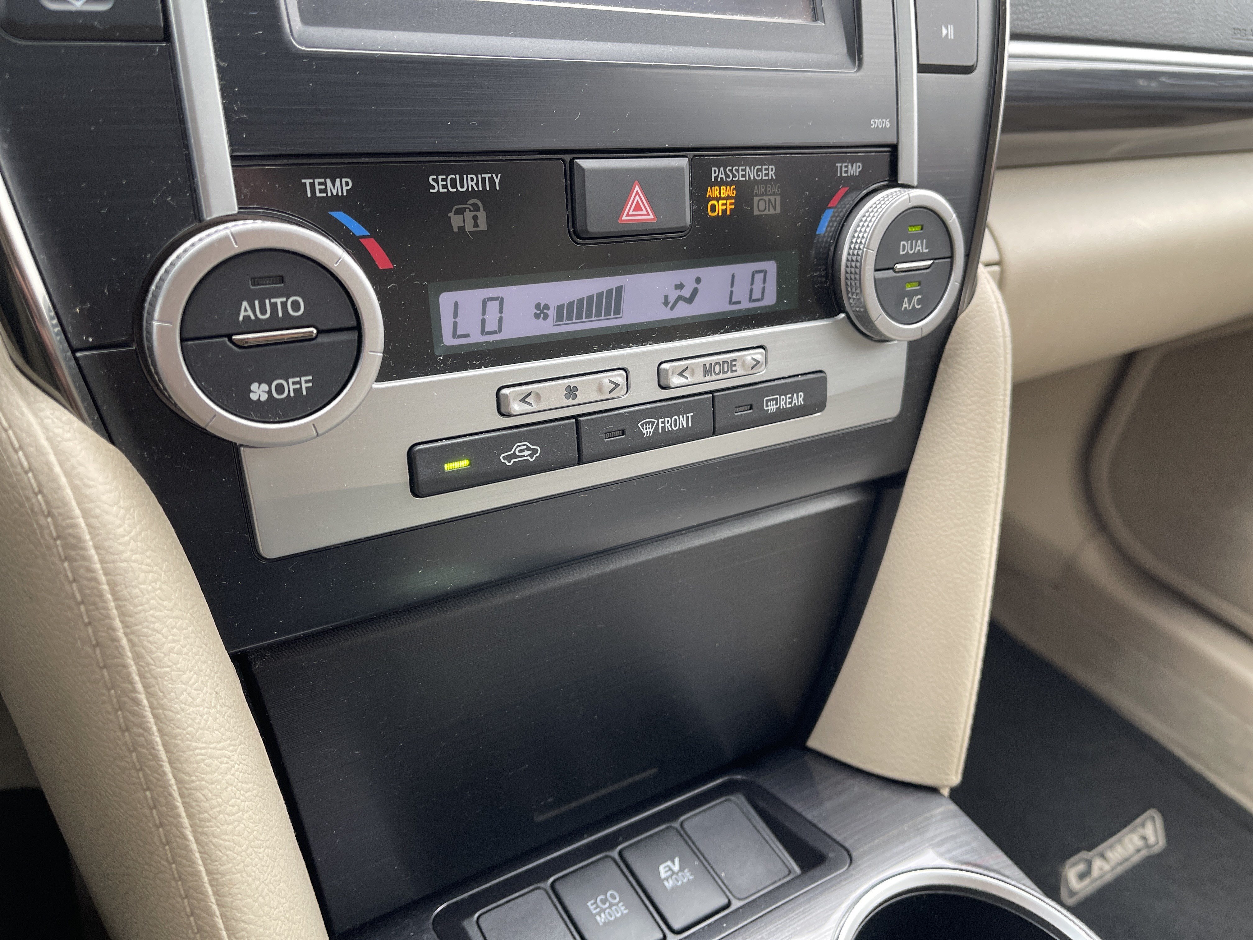 Used 2014 Toyota Camry LE FWD image 25
