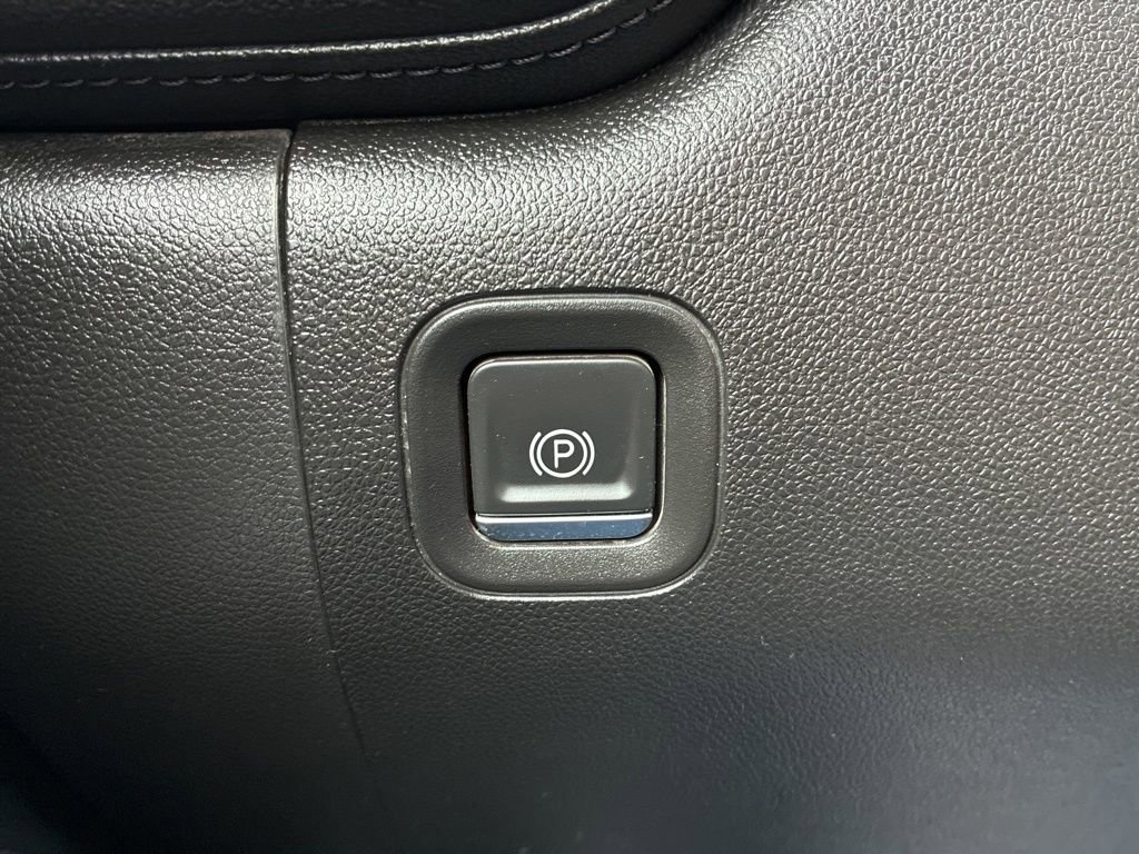 Used 2022 GMC Sierra 2500 Denali w/ Denali Black Diamond Edition image 25