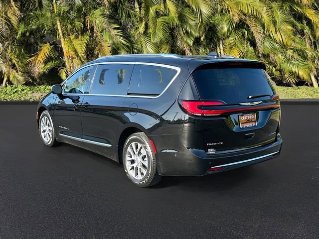 Used 2025 Chrysler Pacifica Pinnacle image 7