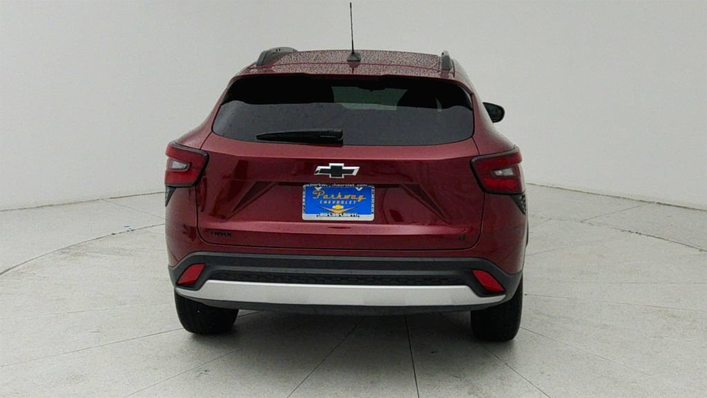 Used 2025 Chevrolet Trax LT w/ Driver Confidence Package FWD image 6