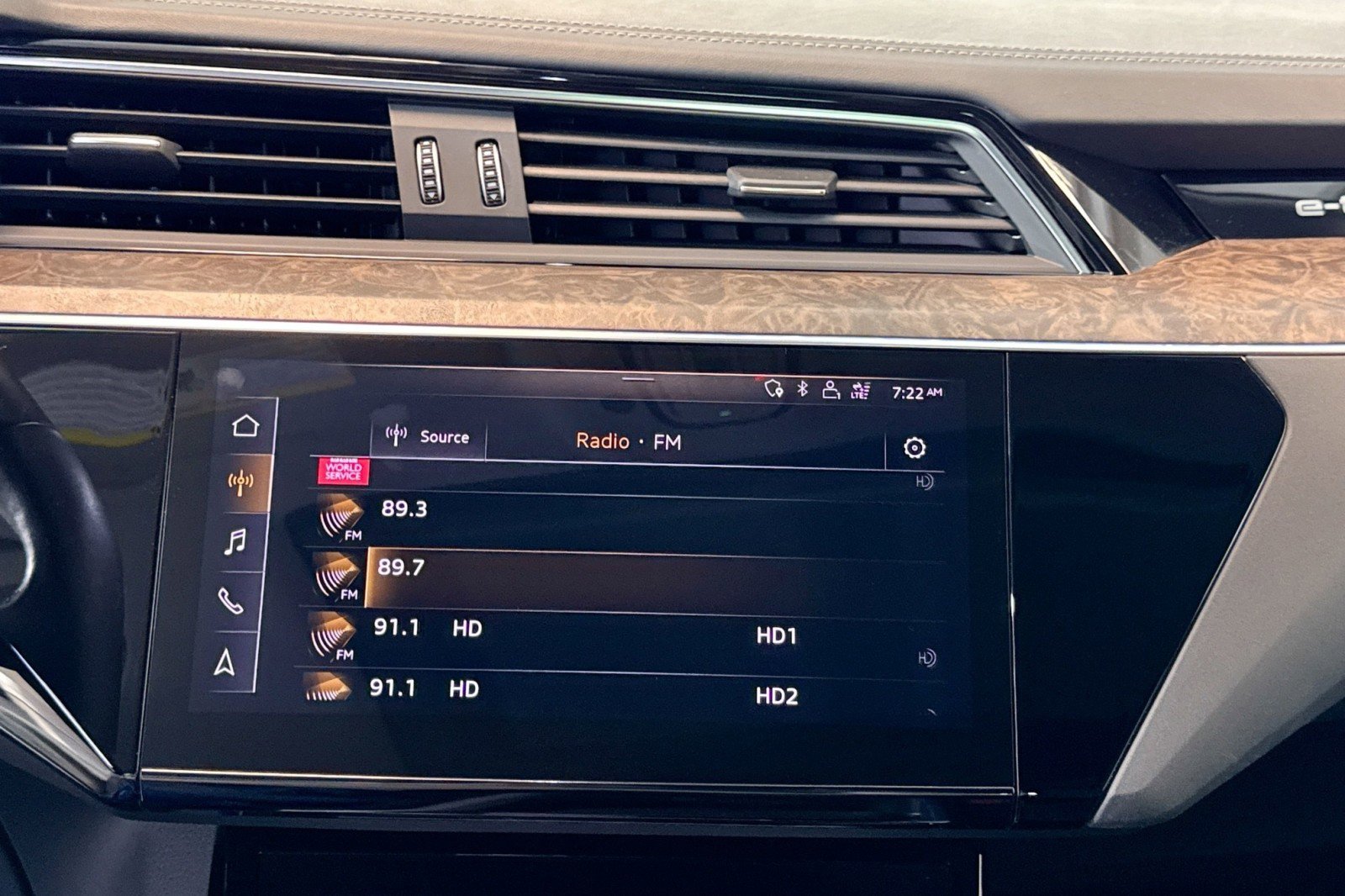 Used 2019 Audi e-tron Prestige w/ Prestige Package image 15