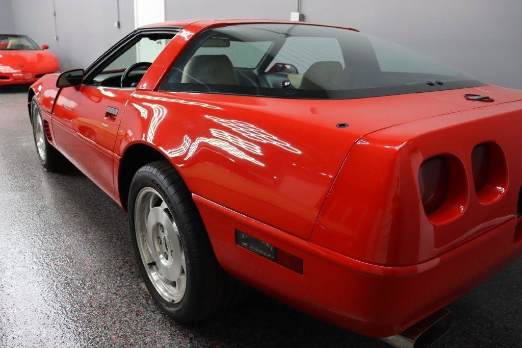 Used 2002 Chevrolet Corvette Coupe w/ Preferred Equipment Group2 RWD image 3