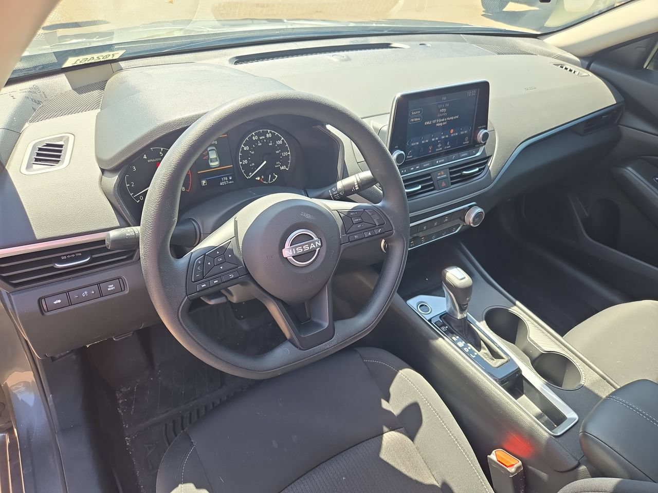 Used 2025 Nissan Altima 2.5 S FWD image 10