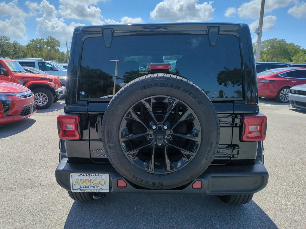 Used 2025 Jeep Wrangler Unlimited Sahara w/ Safety Group AWD/4WD image 7