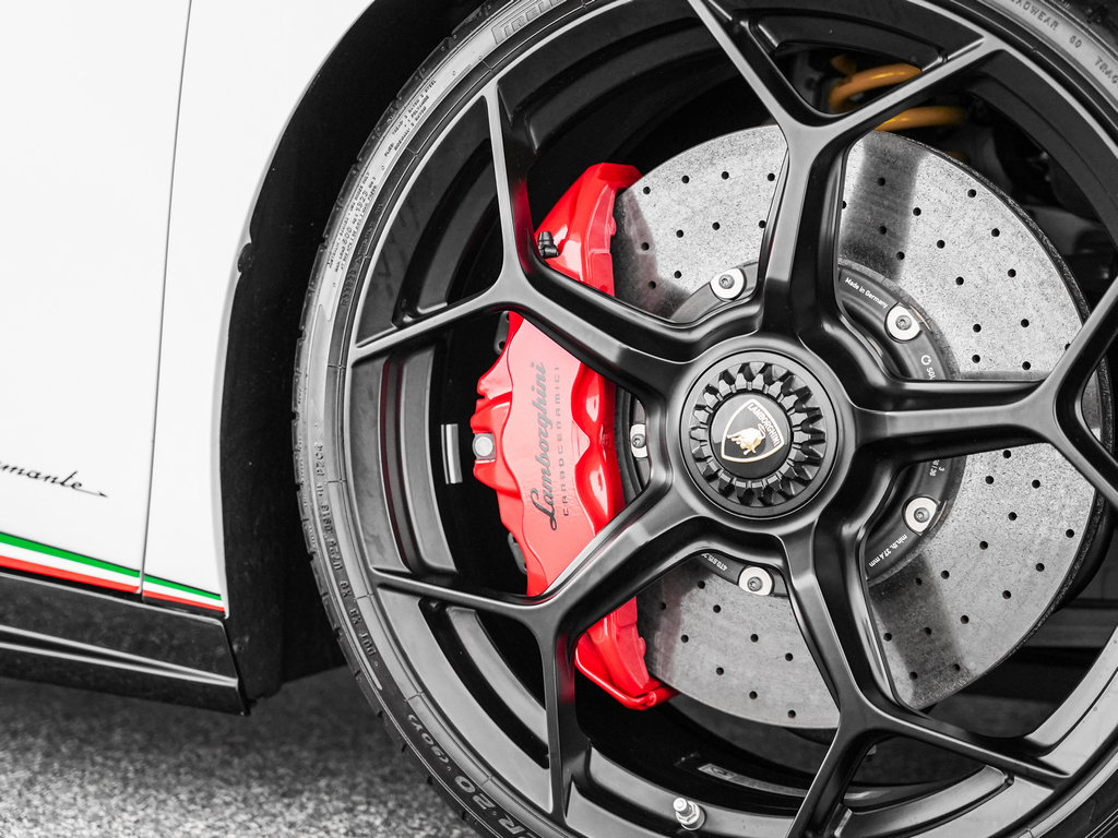 Used 2018 Lamborghini Huracan Performante AWD/4WD image 47