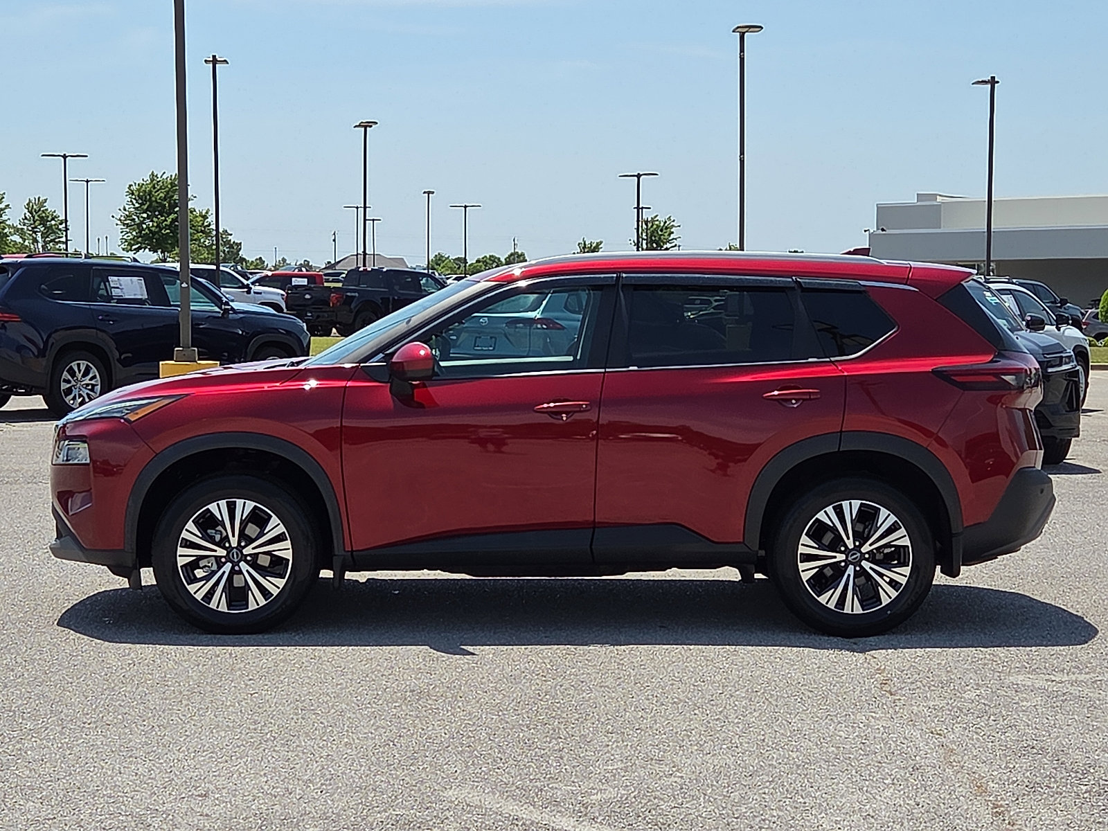 Used 2023 Nissan Rogue SV w/ SV Premium B Package FWD image 3