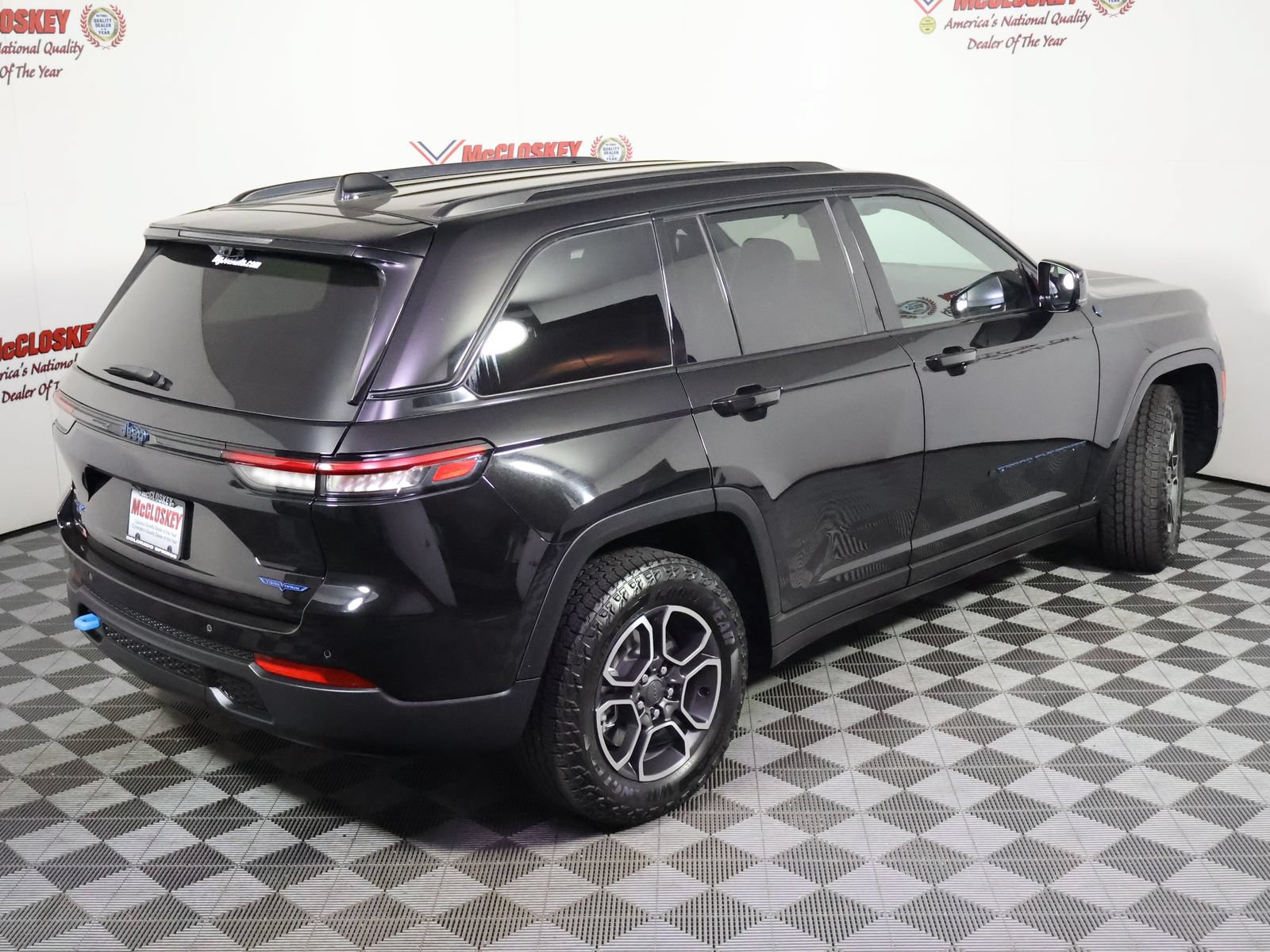 Used 2024 Jeep Grand Cherokee Trailhawk w/ Advanced Protech Group II AWD/4WD image 4