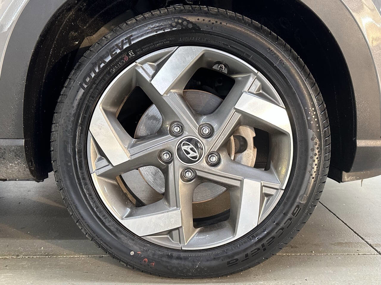 Used 2022 Hyundai Venue SEL w/ Cargo Package image 32