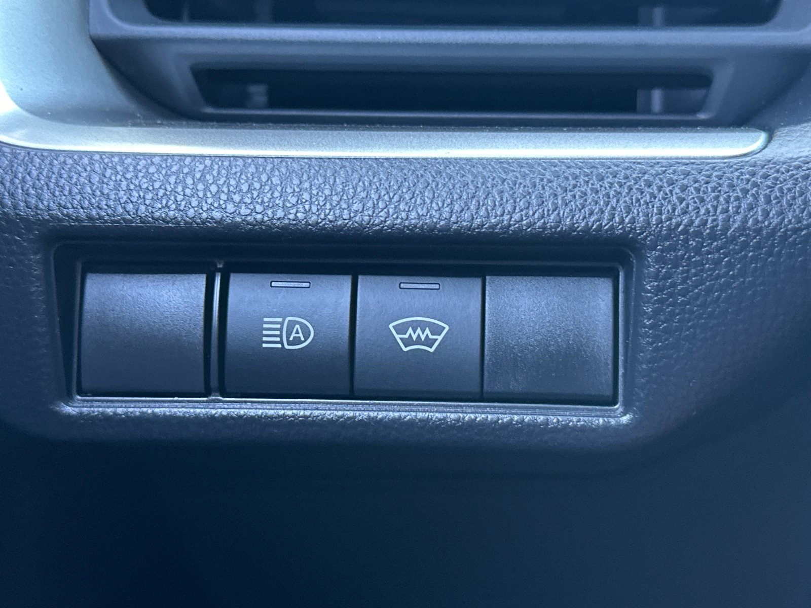 Used 2024 Toyota Prius LE FWD image 30