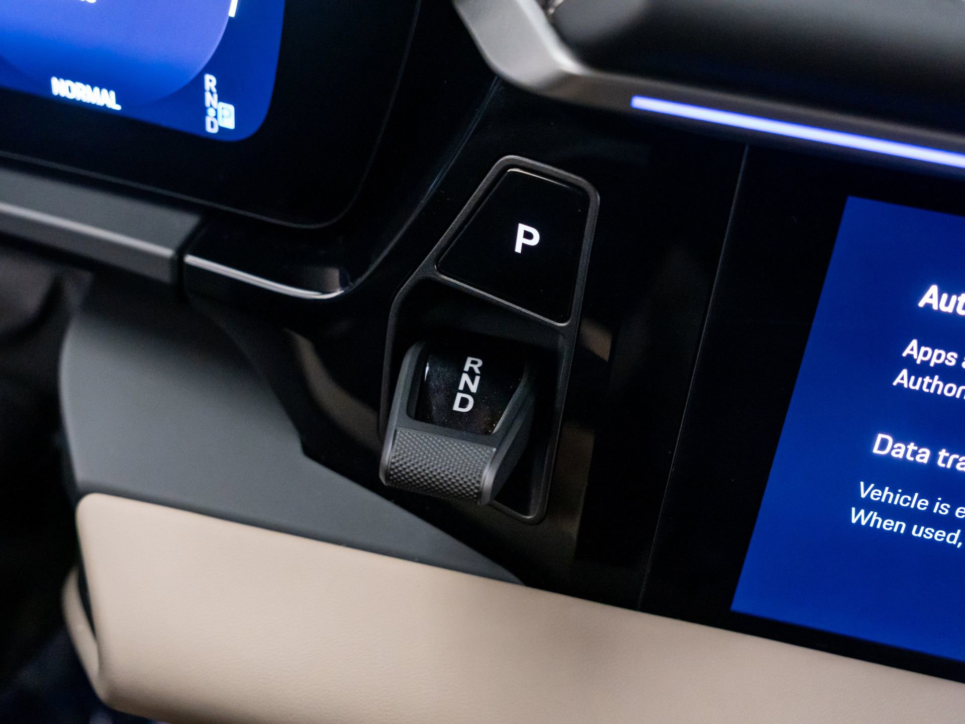 Certified 2025 Porsche Macan 4S Electric image 26