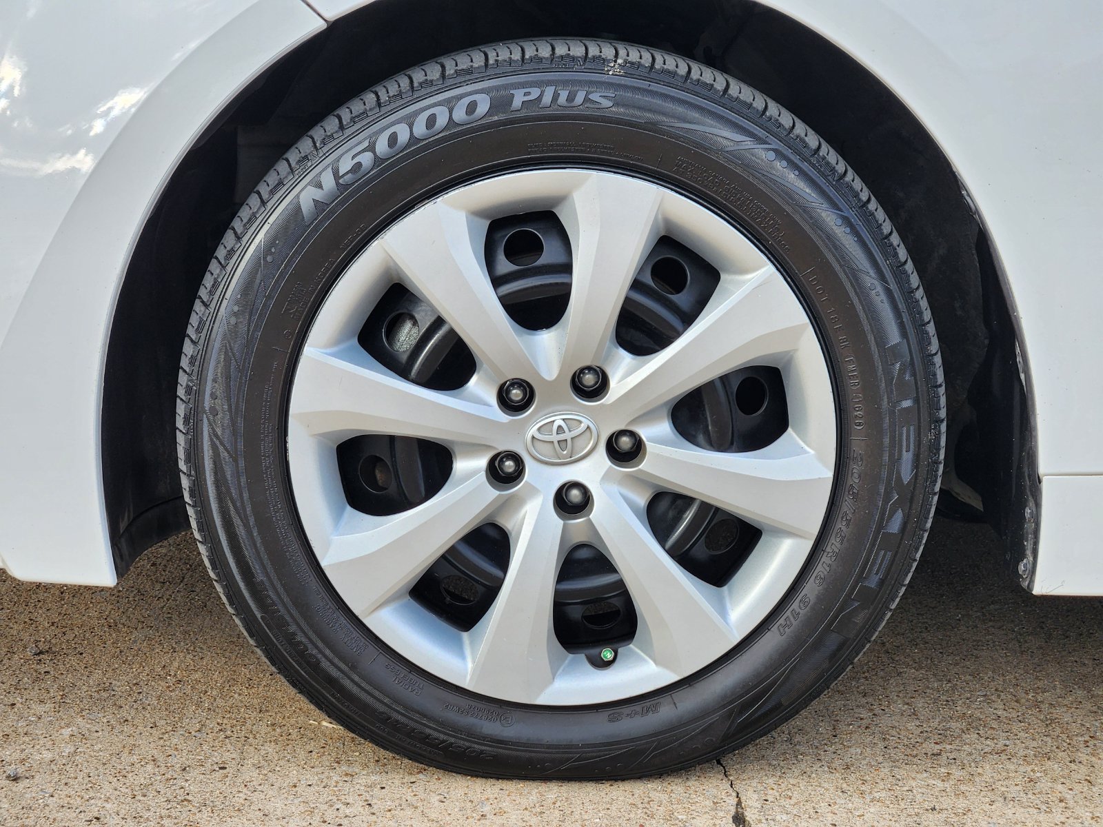 Used 2024 Toyota Corolla LE FWD image 20