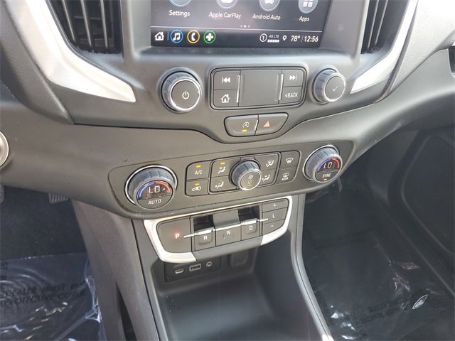 Used 2024 GMC Terrain SLT image 22