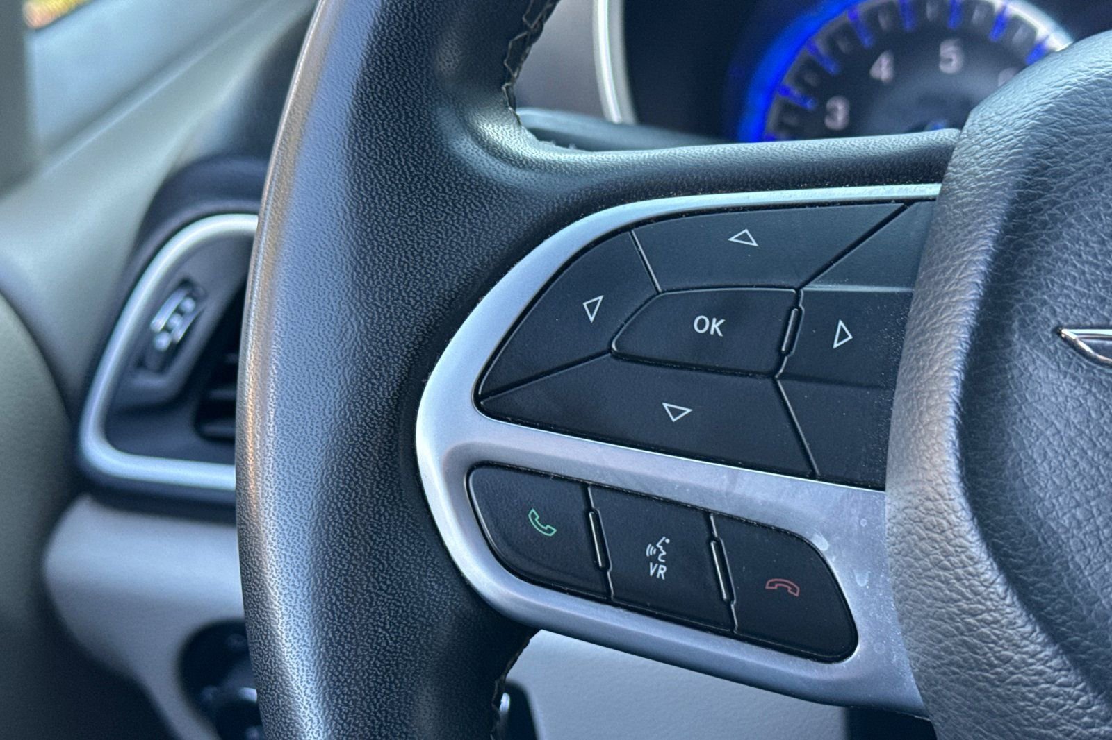 Used 2022 Chrysler Pacifica Touring-L image 34