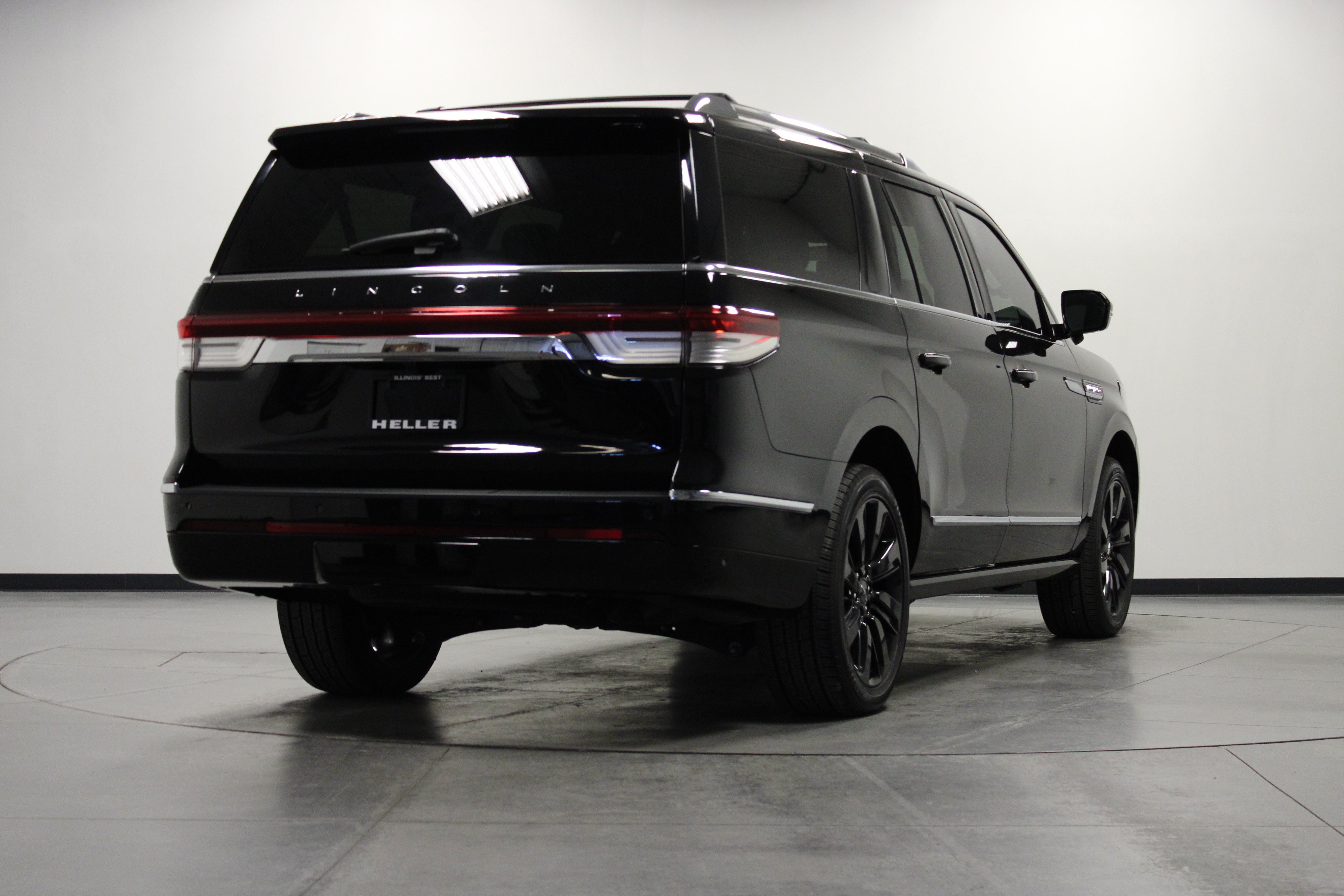 Used 2024 Lincoln Navigator L Reserve AWD/4WD image 4